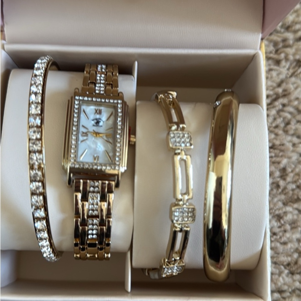 Elegant Gold Women's Watch and Bracelet Set